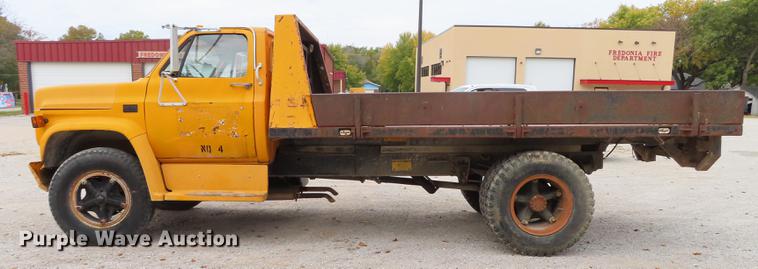 image for item DF1268 1988 GMC C6000 dump flatbed truck