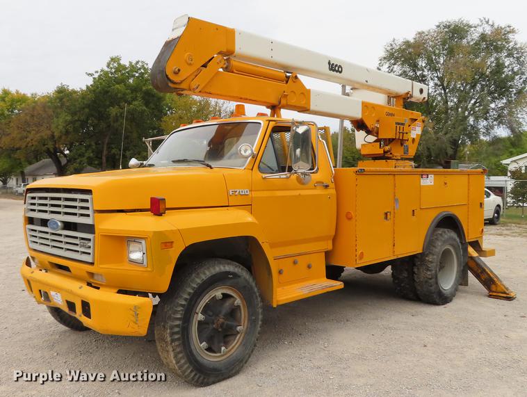 image for item DF1269 1988 Ford F700 bucket truck