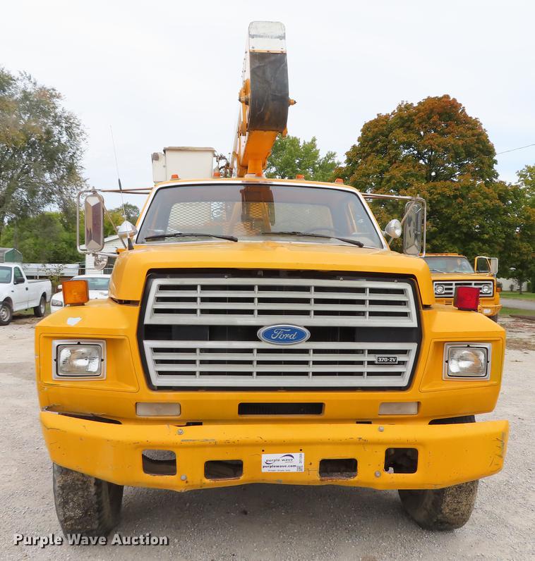 image for item DF1269 1988 Ford F700 bucket truck