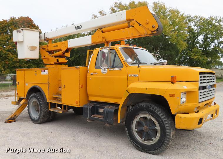 image for item DF1269 1988 Ford F700 bucket truck