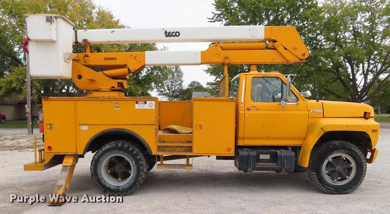 image for item DF1269 1988 Ford F700 bucket truck