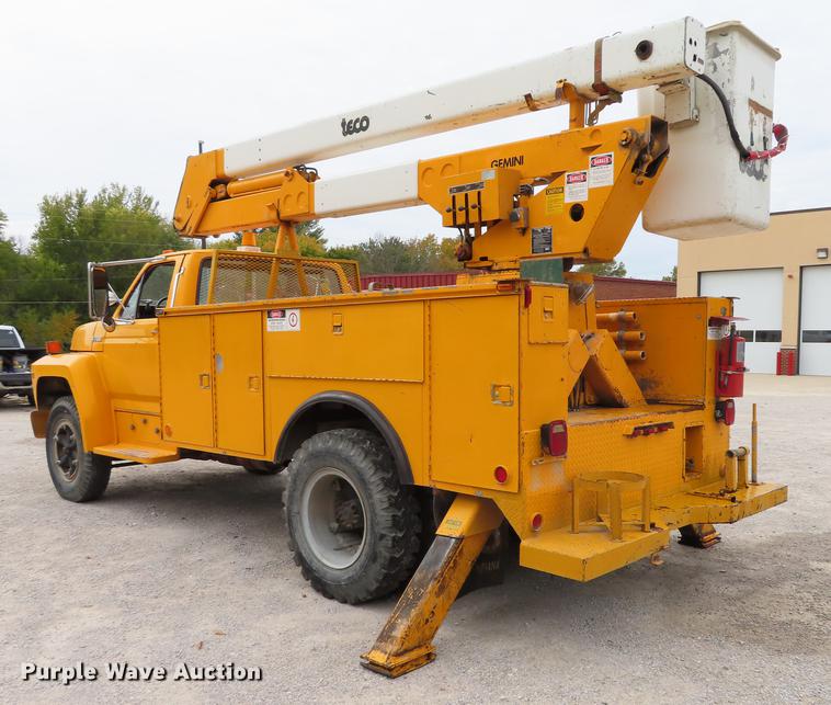 image for item DF1269 1988 Ford F700 bucket truck