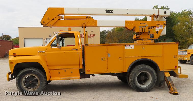 image for item DF1269 1988 Ford F700 bucket truck