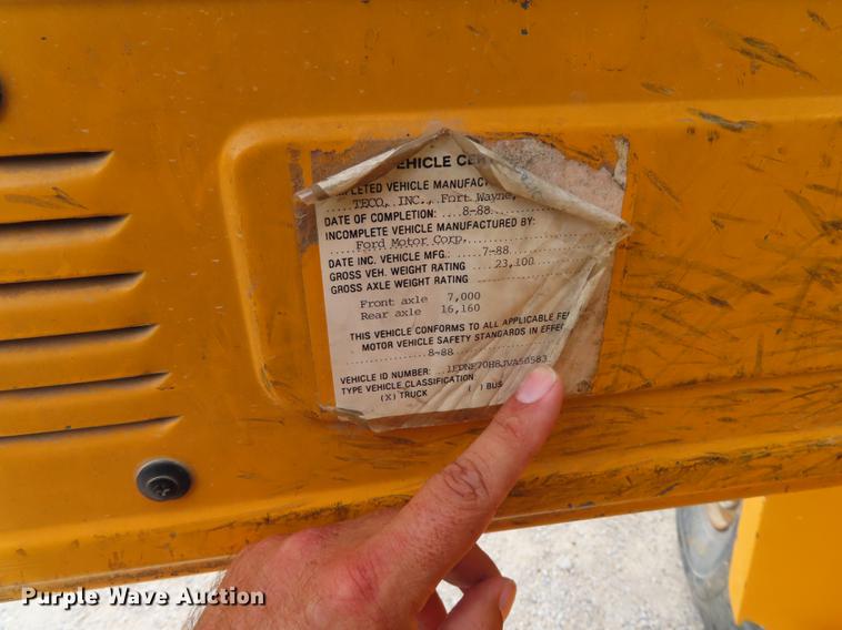 image for item DF1269 1988 Ford F700 bucket truck