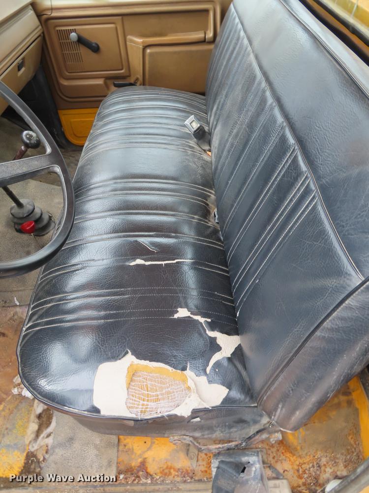 image for item DF1269 1988 Ford F700 bucket truck