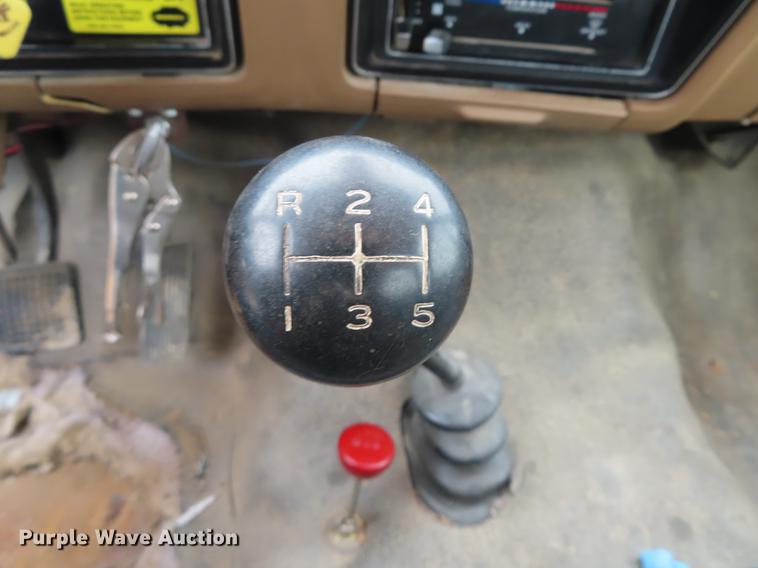 image for item DF1269 1988 Ford F700 bucket truck