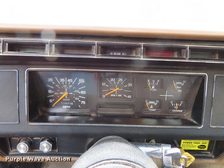 image for item DF1269 1988 Ford F700 bucket truck