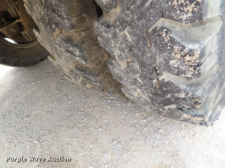 image for item DF1269 1988 Ford F700 bucket truck