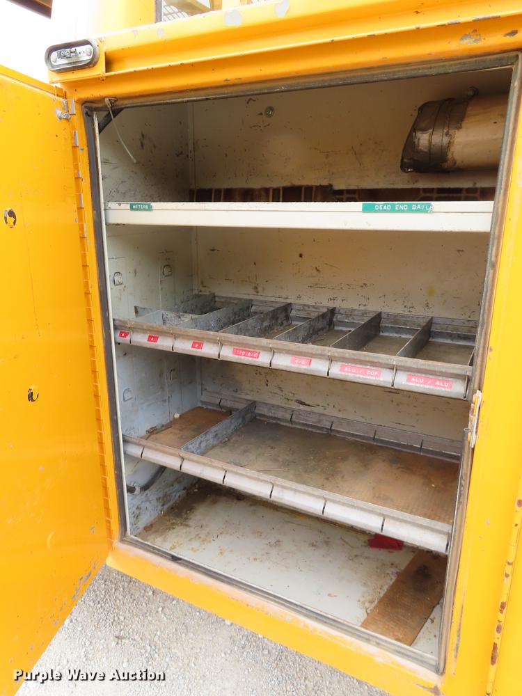 image for item DF1269 1988 Ford F700 bucket truck