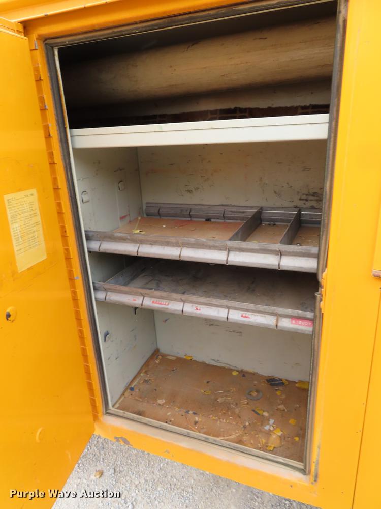 image for item DF1269 1988 Ford F700 bucket truck