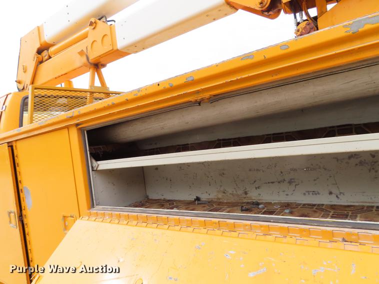 image for item DF1269 1988 Ford F700 bucket truck