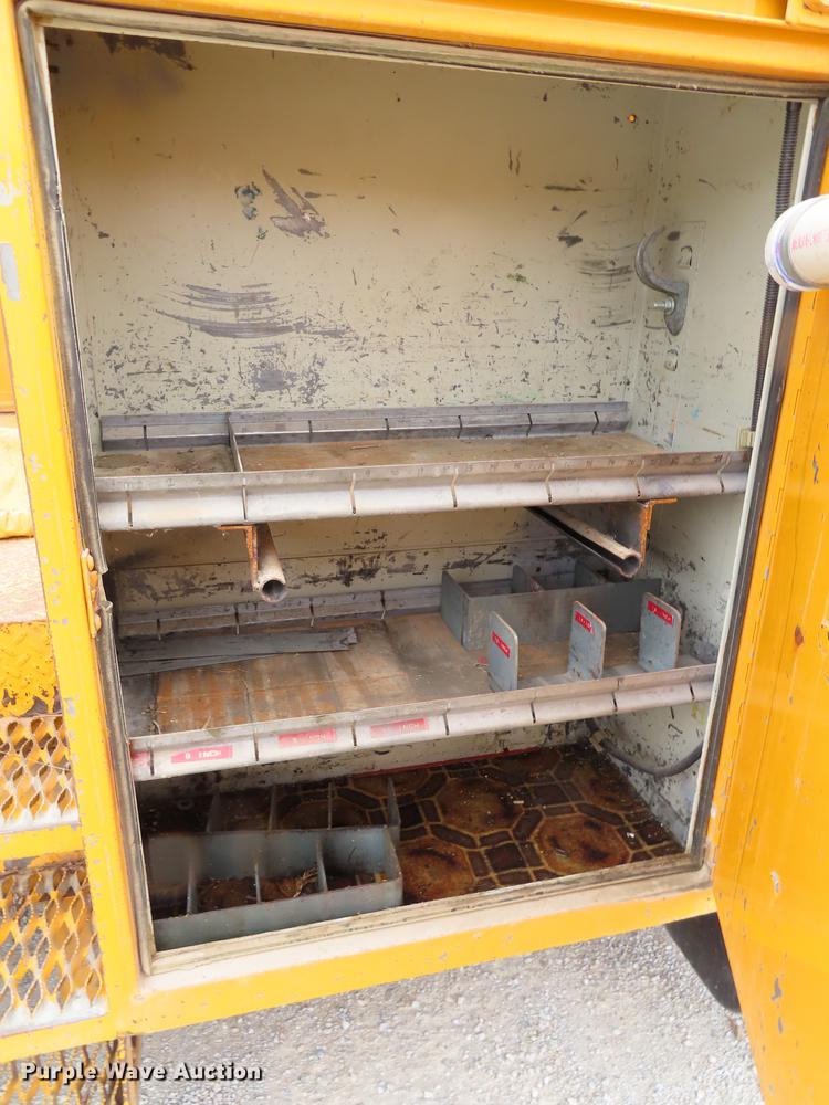 image for item DF1269 1988 Ford F700 bucket truck