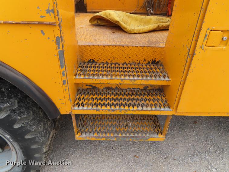 image for item DF1269 1988 Ford F700 bucket truck