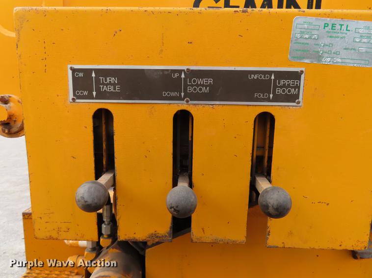 image for item DF1269 1988 Ford F700 bucket truck