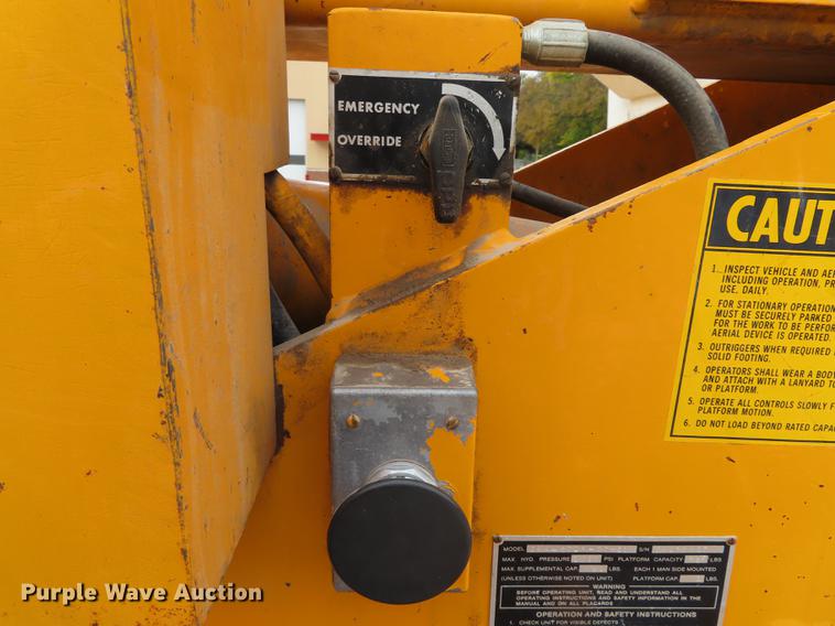 image for item DF1269 1988 Ford F700 bucket truck