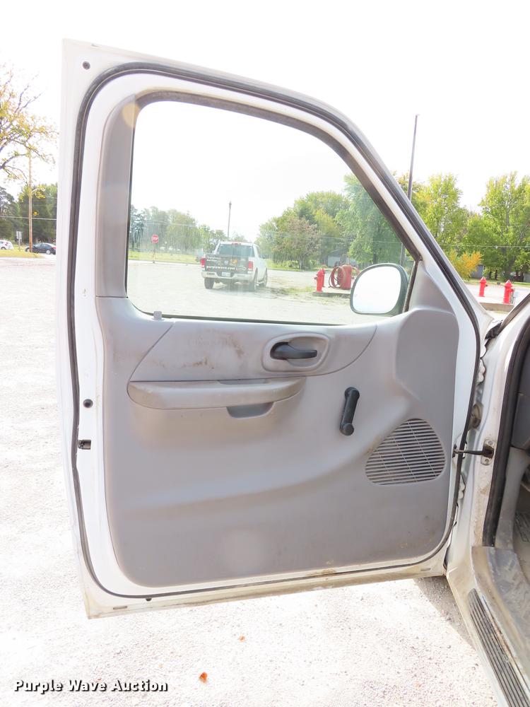 image for item DF1271 2000 Ford F150 pickup truck