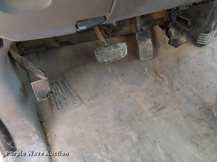 image for item DF1271 2000 Ford F150 pickup truck