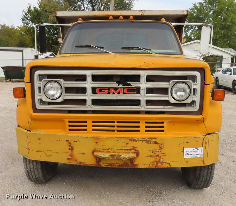 image for item DF1272 1988 GMC C6000 dump truck