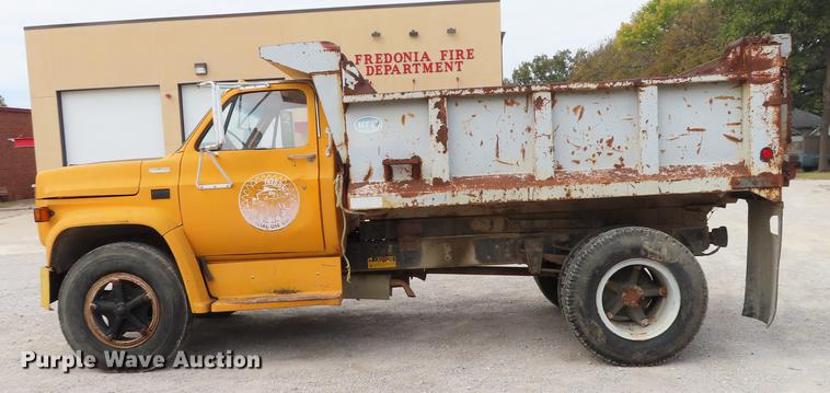 image for item DF1272 1988 GMC C6000 dump truck