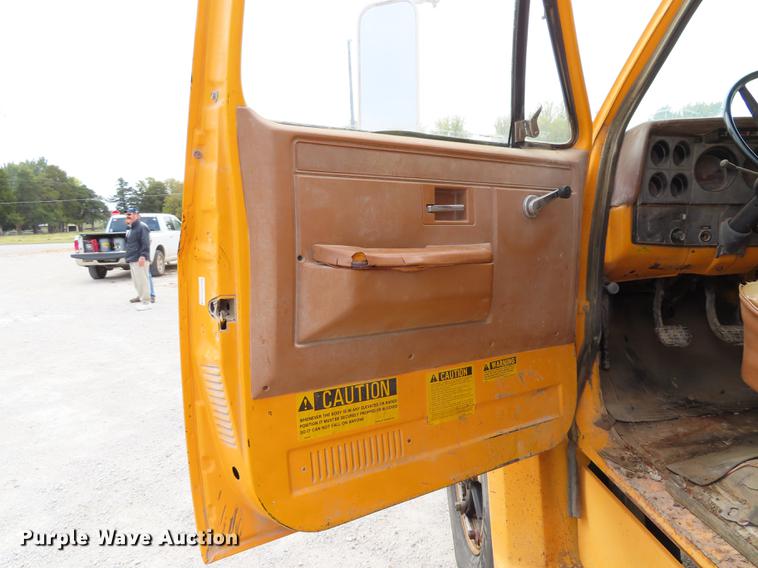 image for item DF1272 1988 GMC C6000 dump truck