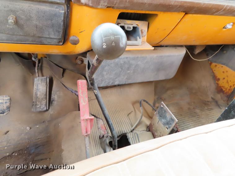 image for item DF1272 1988 GMC C6000 dump truck