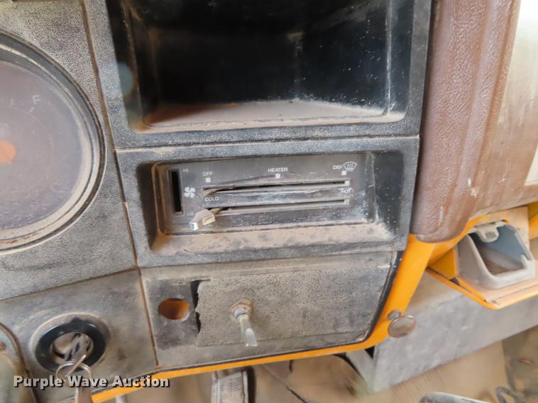 image for item DF1272 1988 GMC C6000 dump truck