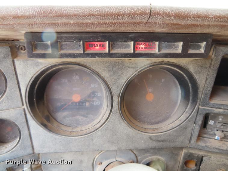 image for item DF1272 1988 GMC C6000 dump truck