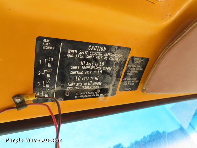 image for item DF1272 1988 GMC C6000 dump truck