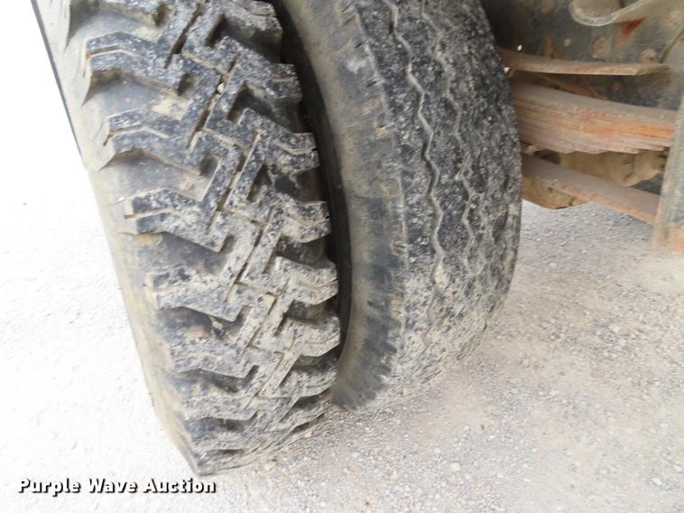 image for item DF1272 1988 GMC C6000 dump truck