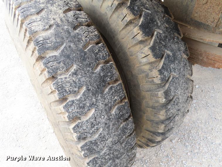 image for item DF1272 1988 GMC C6000 dump truck