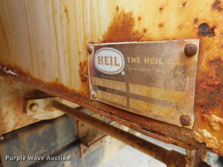 image for item DF1272 1988 GMC C6000 dump truck