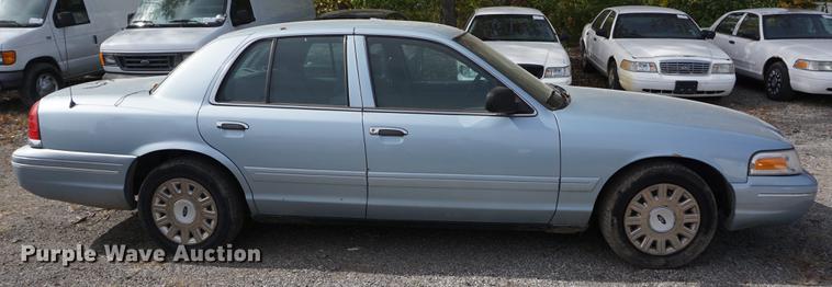 image for item DF1500 2005 Ford Crown Victoria Police Interceptor