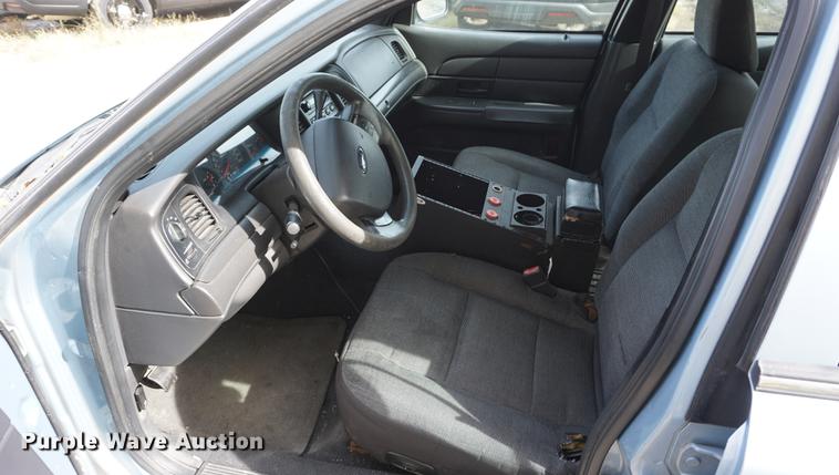 image for item DF1500 2005 Ford Crown Victoria Police Interceptor