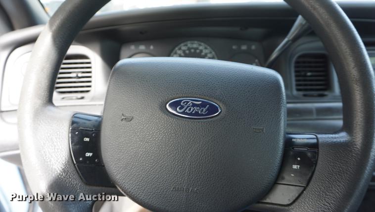 image for item DF1500 2005 Ford Crown Victoria Police Interceptor
