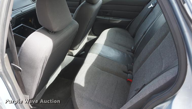 image for item DF1500 2005 Ford Crown Victoria Police Interceptor