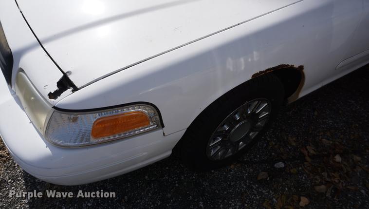 image for item DF1504 2000 Ford Crown Victoria Police Interceptor