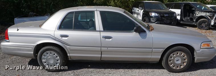 image for item DF1506 2005 Ford Crown Victoria Police Interceptor