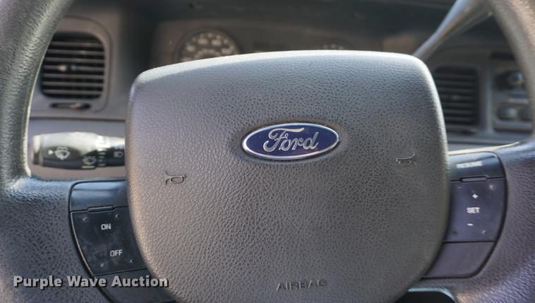 image for item DF1509 2006 Ford Crown Victoria Police Interceptor