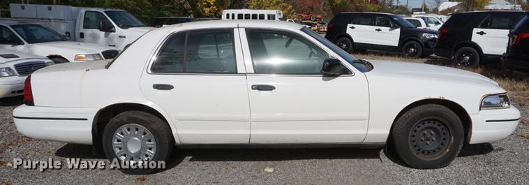 image for item DF1510 2000 Ford Crown Victoria Police Interceptor