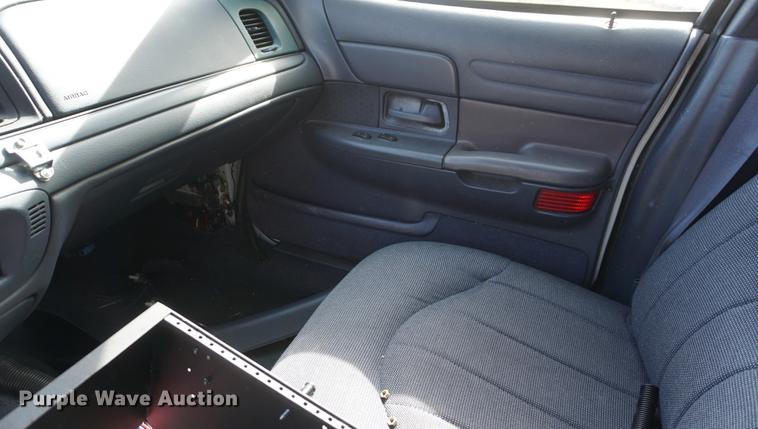 image for item DF1510 2000 Ford Crown Victoria Police Interceptor