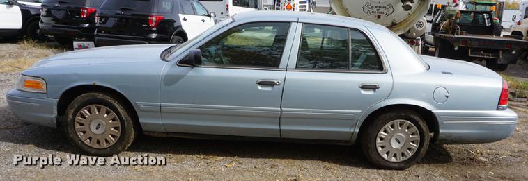 image for item DF1511 2005 Ford Crown Victoria Police Interceptor