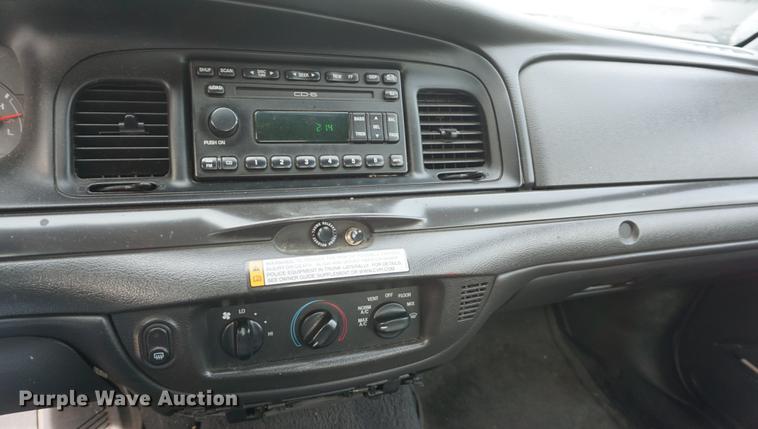 image for item DF1511 2005 Ford Crown Victoria Police Interceptor