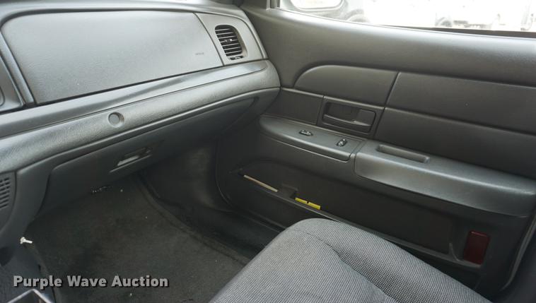 image for item DF1511 2005 Ford Crown Victoria Police Interceptor