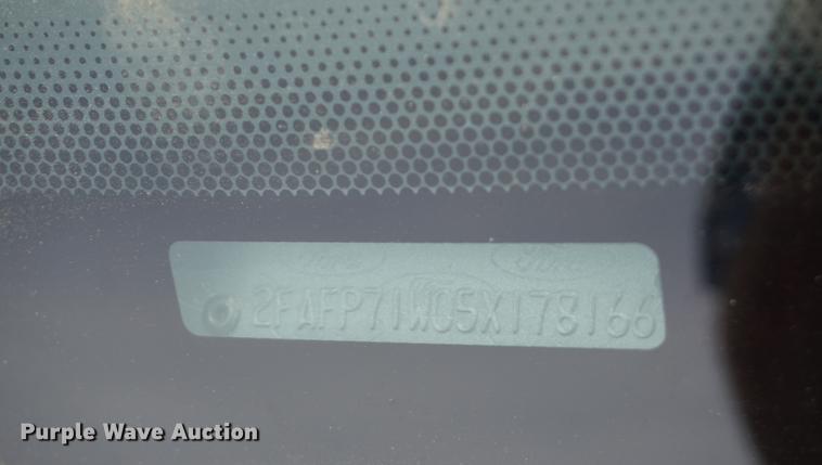 image for item DF1511 2005 Ford Crown Victoria Police Interceptor