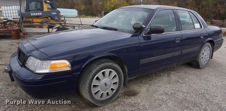 image for item DF1557 2011 Ford Crown Victoria Police Interceptor