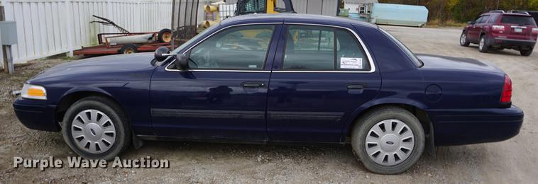 image for item DF1557 2011 Ford Crown Victoria Police Interceptor