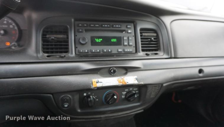 image for item DF1557 2011 Ford Crown Victoria Police Interceptor