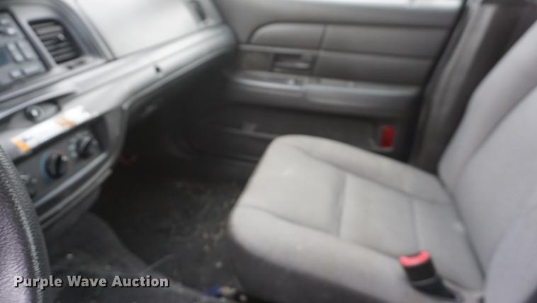 image for item DF1557 2011 Ford Crown Victoria Police Interceptor