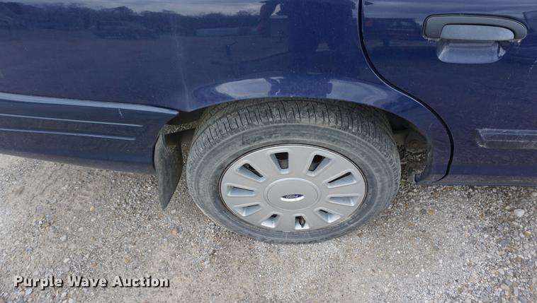 image for item DF1557 2011 Ford Crown Victoria Police Interceptor