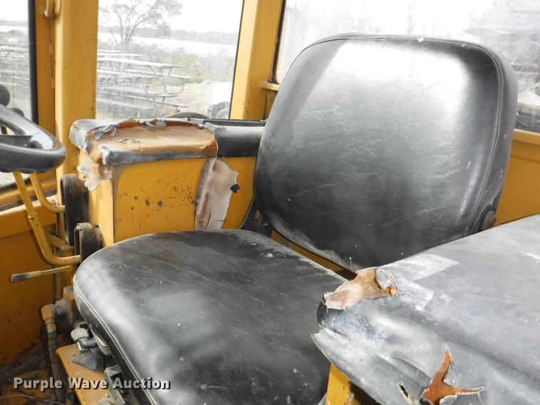 image for item DF1563 1983 John Deere 544C wheel loader